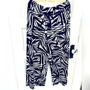 Stylish Black and White Women's Pants Wide legged pants